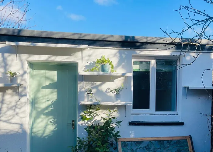 Zen Garden Hideaway. Close To Harry Potter&Trains.